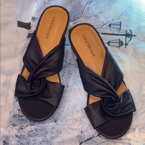 NWT!! Size 9W Lane Bryant Navy Satin Mules - Picture 3 of 13